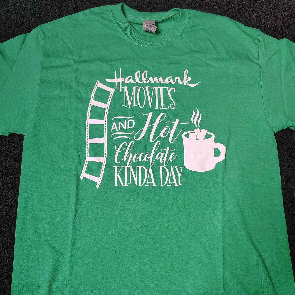 Hallmark Green Movies And Hot Chocolate Christmas Gildan T-shirt Size Medium